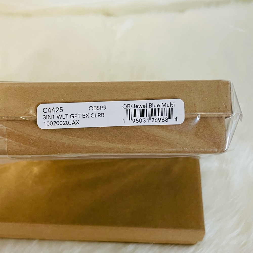 Coach Boxed 3 in 1 wallet gift set in Colorblock - Picture 8 of 9